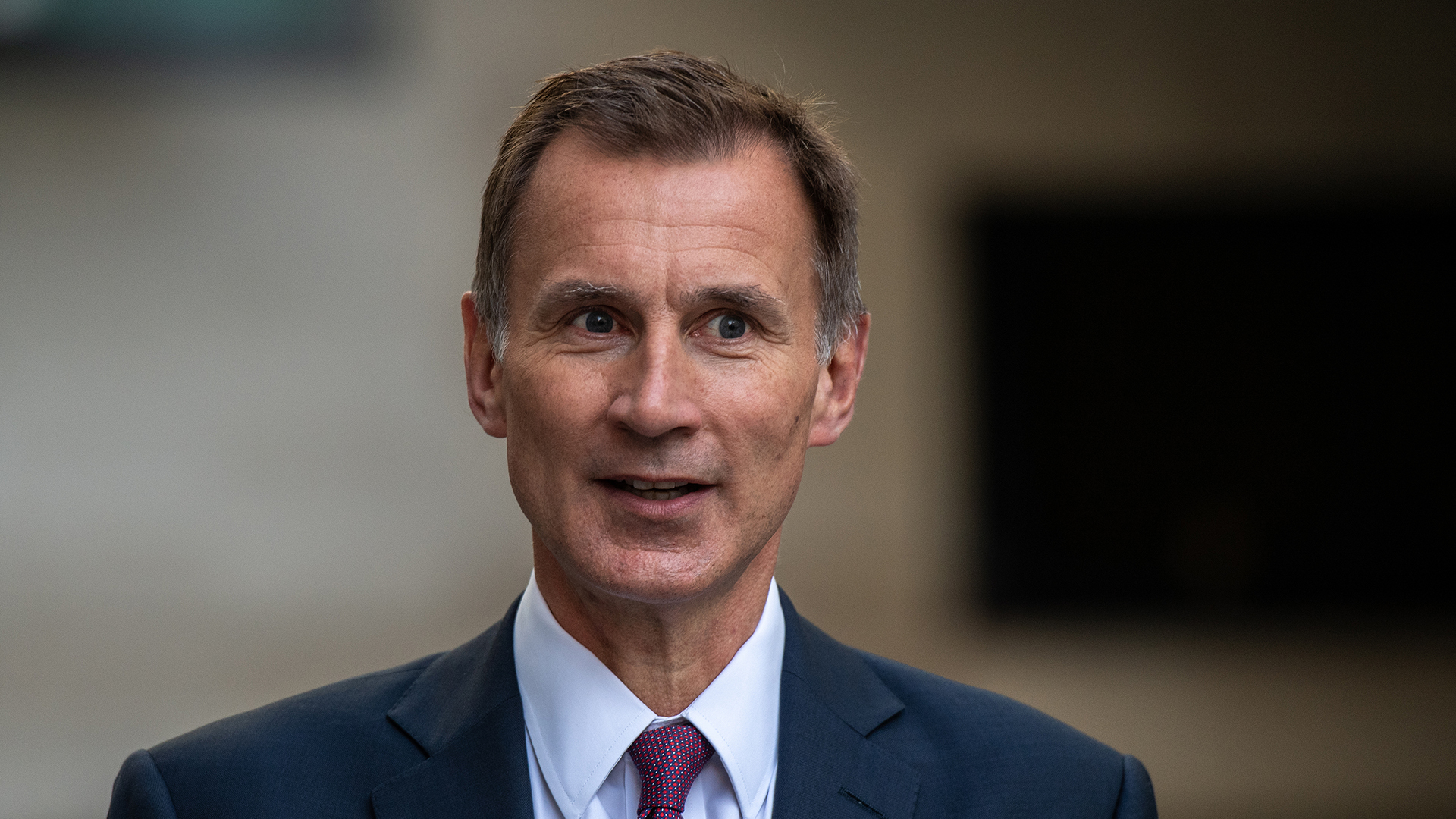 Новый министр финансов Великобритании анонсировал повышение налогов ...