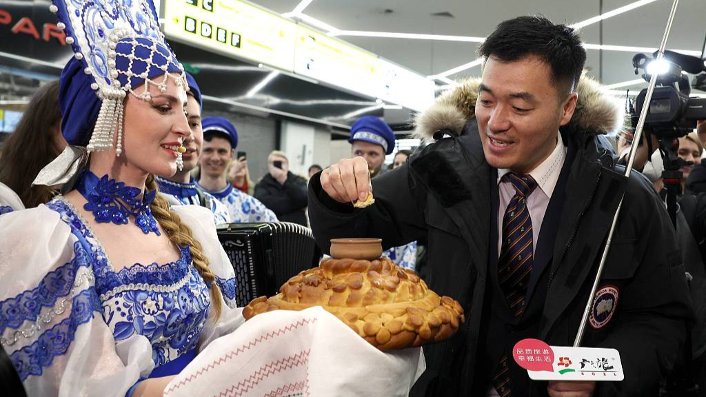 Первая организованная группа китайских туристов приехала в Москву ...
