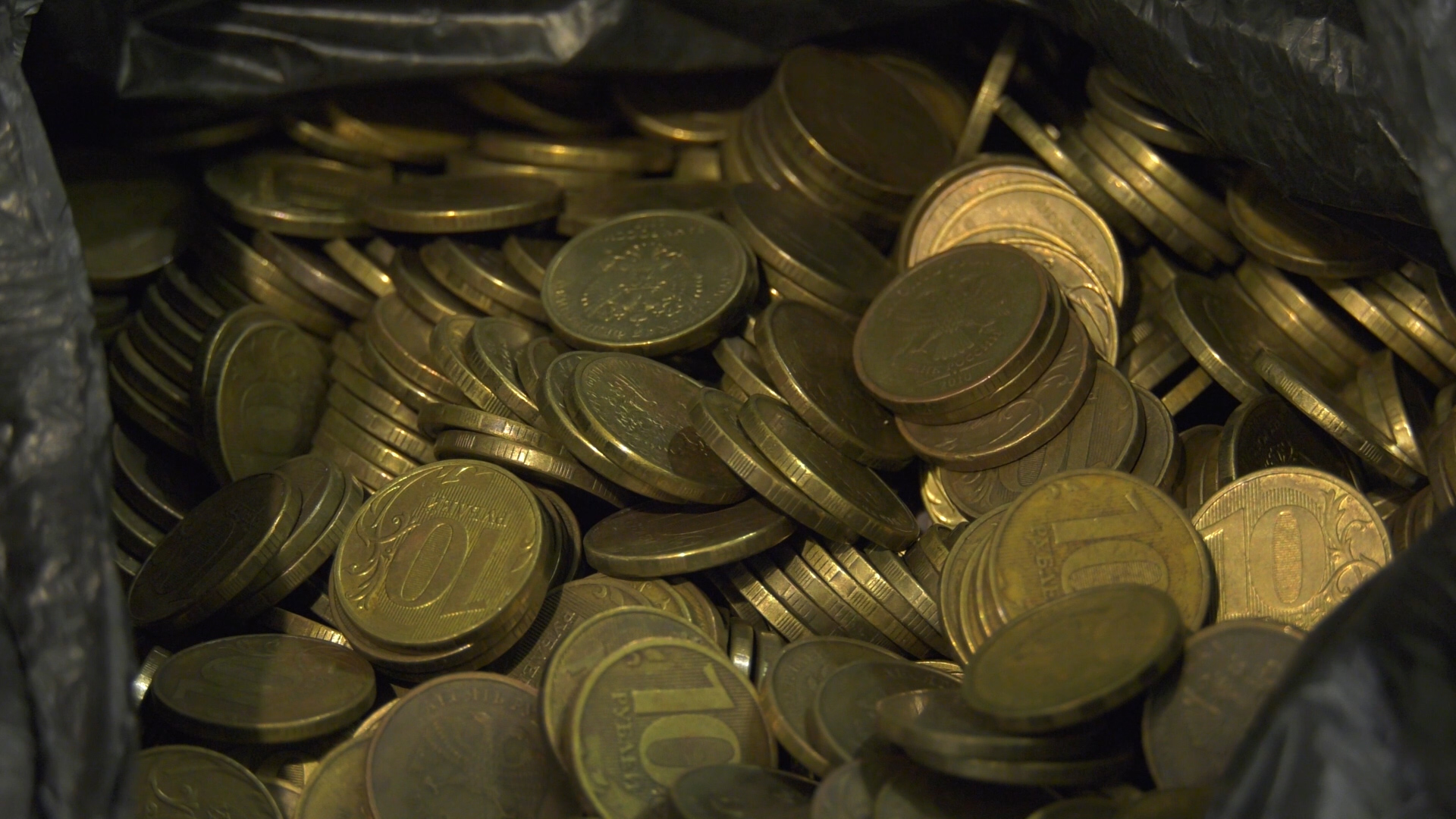 Обменять накопившуюся мелочь на купюры или зачислить на счет без ...