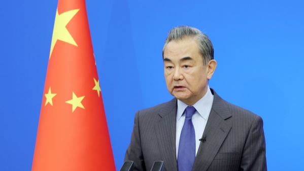 Ван И провел в Пекине встречи с дипломатическим советником президента ...